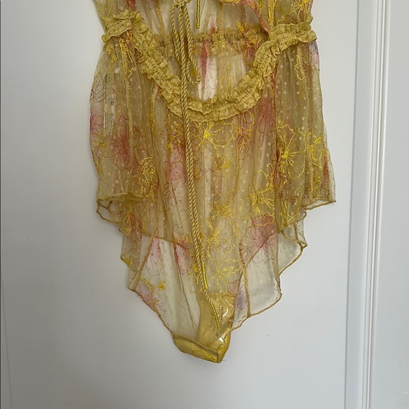 Free People Sheer Yellow Floral Bodysuit sz. M - Picture 6 of 7